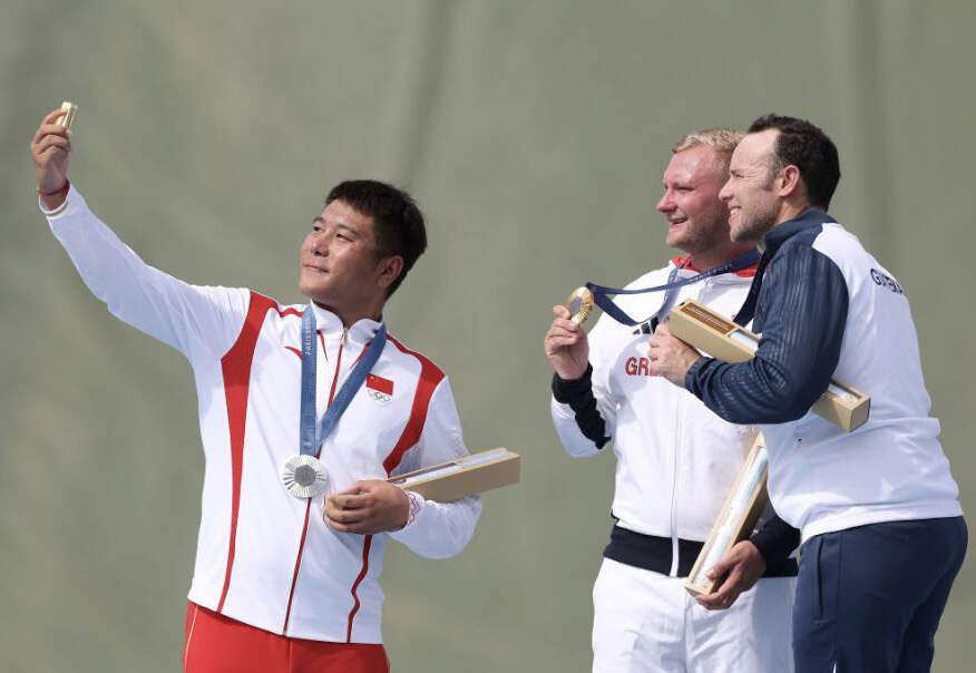 包含中国队表现抢眼，实现历史性突破的词条