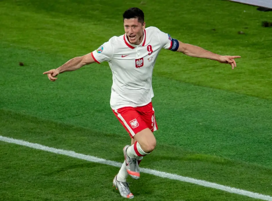 世俱杯决赛-包含欧预赛强队之间对战，球员拚搏斗志决定胜负的词条