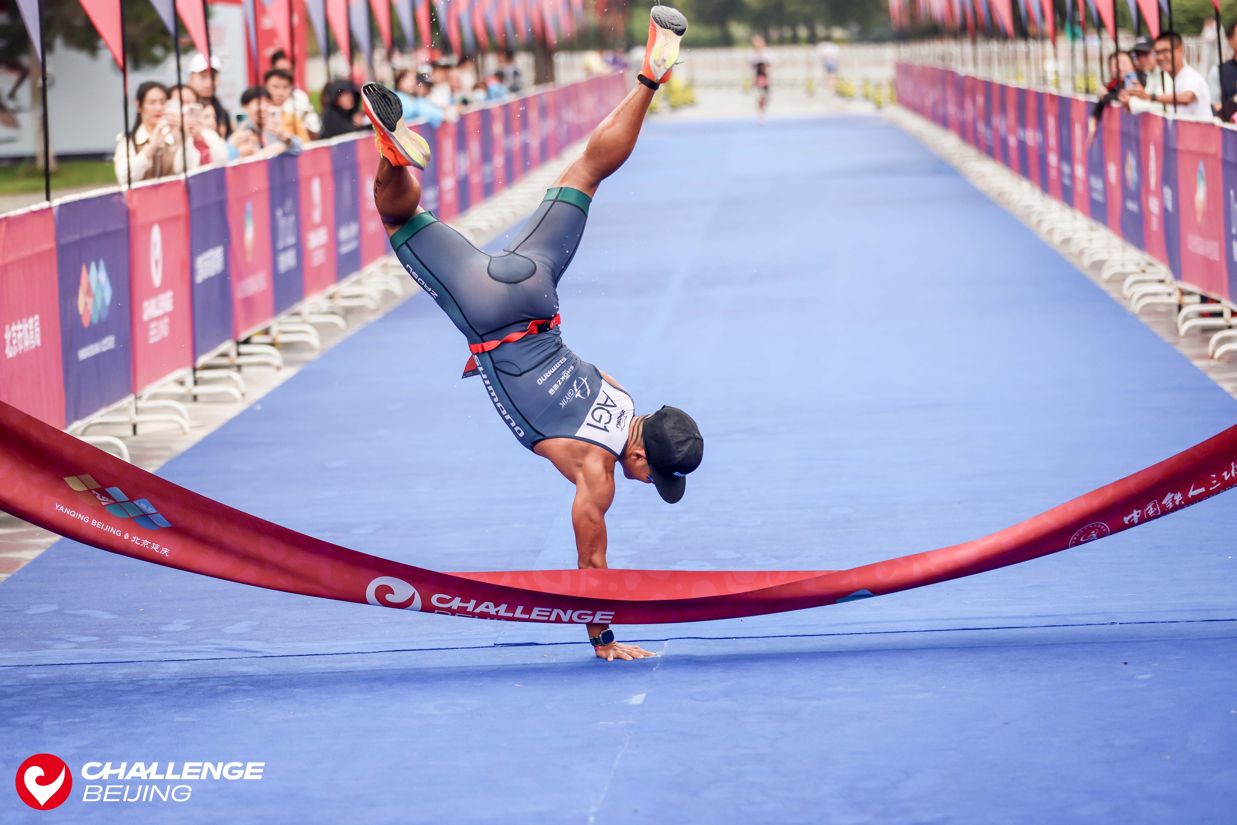 铁人三项强者逆袭，夺得冠军荣誉