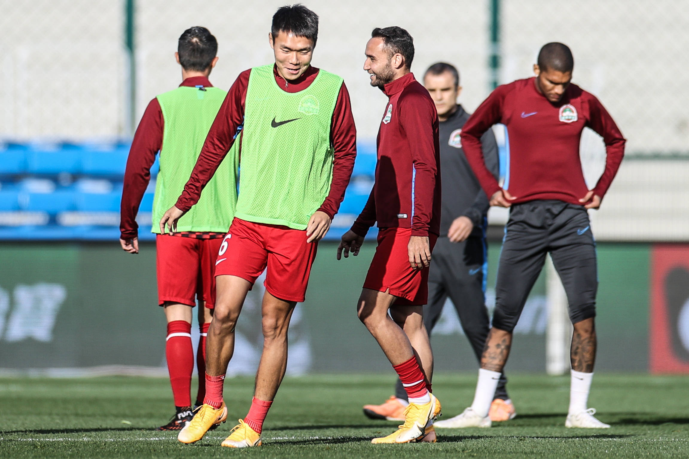 世俱杯-河南建业遭遇连败，保级艰难局面临考验