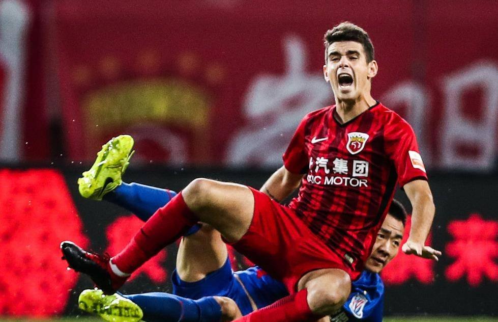 世俱杯冠军-球队备战新赛季，战术训练紧张进行