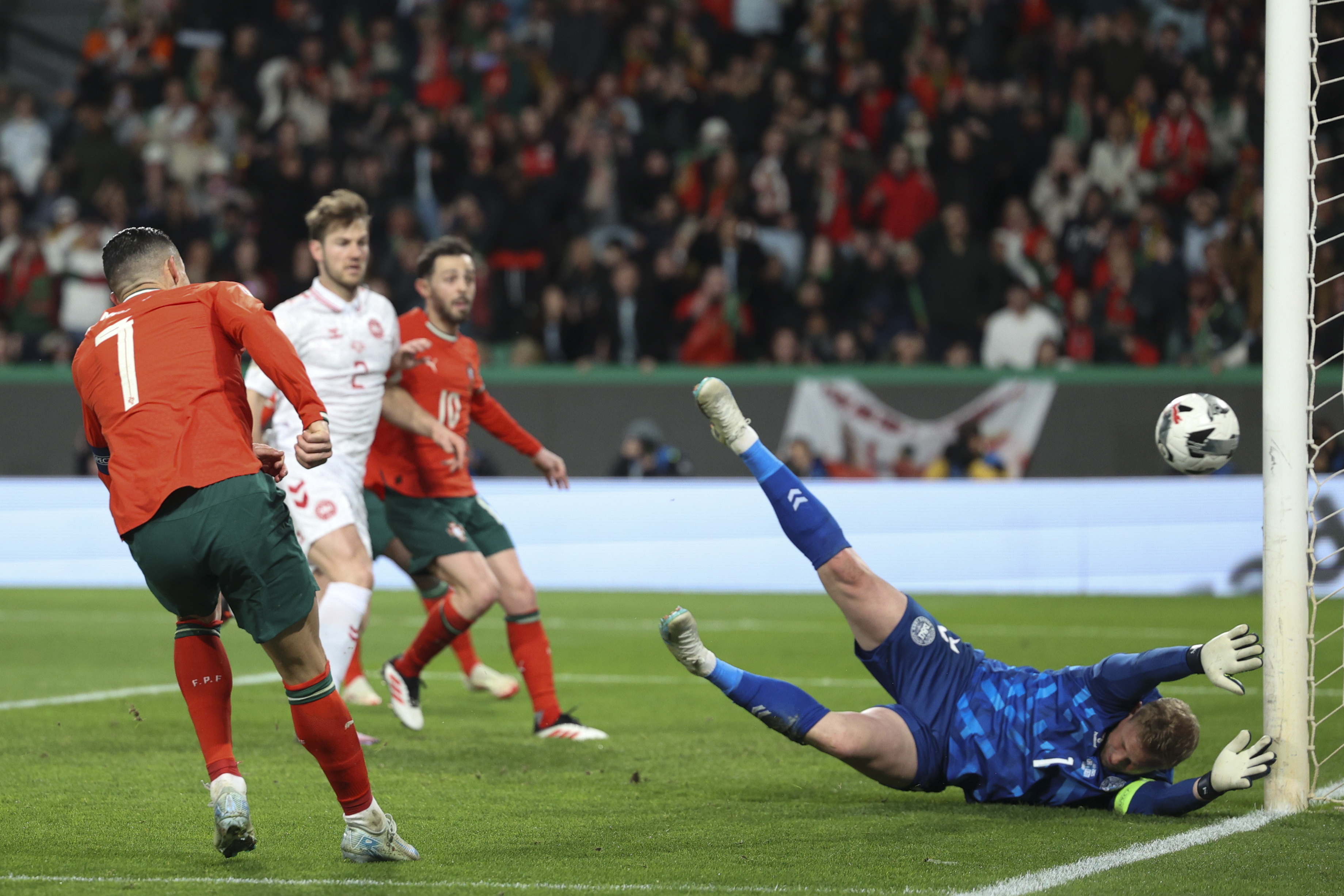 世俱杯改制-波兰队在比赛中斩获胜利，晋级欧国联下一轮