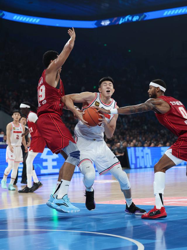 世俱杯时间-广东男篮获胜，豪取六连胜