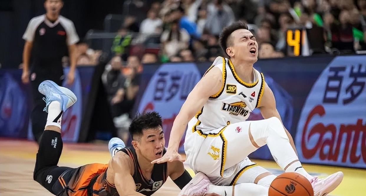 世俱杯直播-黑龙江男篮客场奋勇争胜，关键球员挺身而出