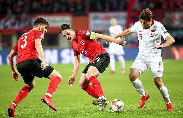 包含萨拉戈萨客场大胜，稳固实力的词条