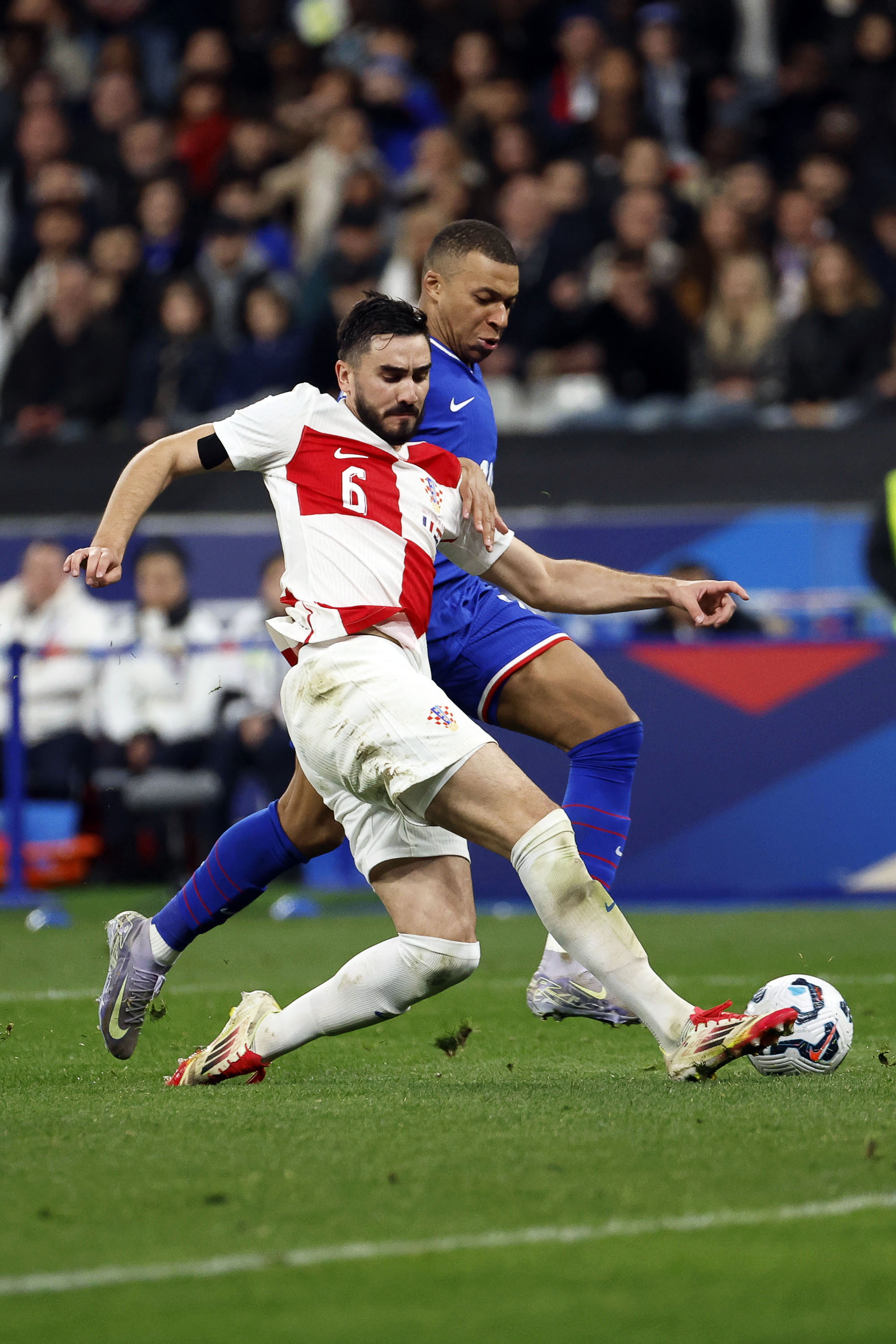 世俱杯分组-欧国联杯随时开赛，球迷期待对决