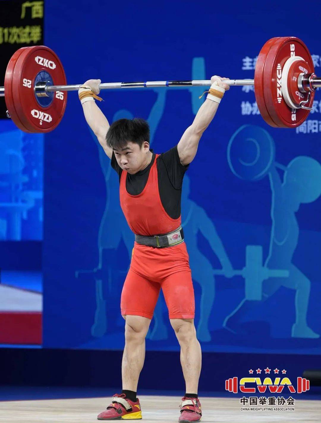 世俱杯-关于举重比赛中波澜壮阔，赛事进入白热化阶段的信息