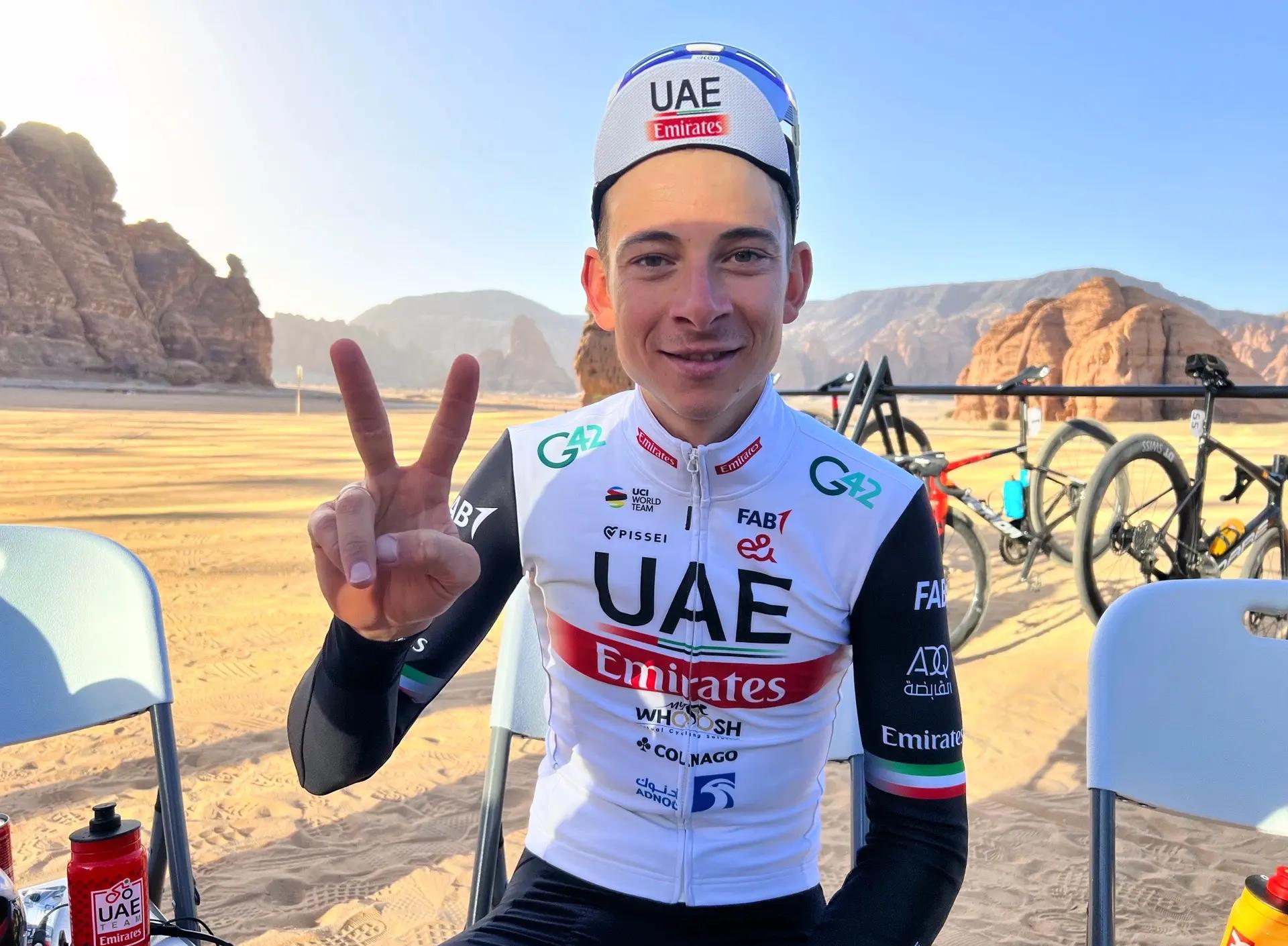 沙特选手斩获金牌，傲立赛场