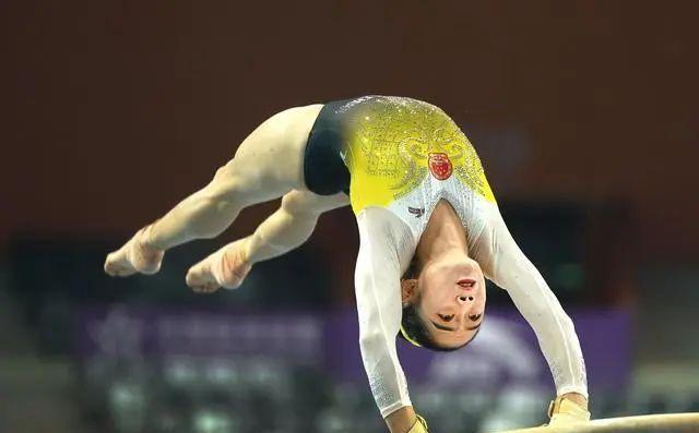 希腊选手在体操比赛中勇夺金牌