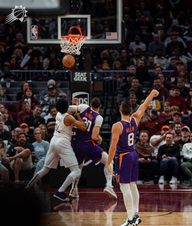 世俱杯分组-米尔沃基雄鹿在主场力克太阳队