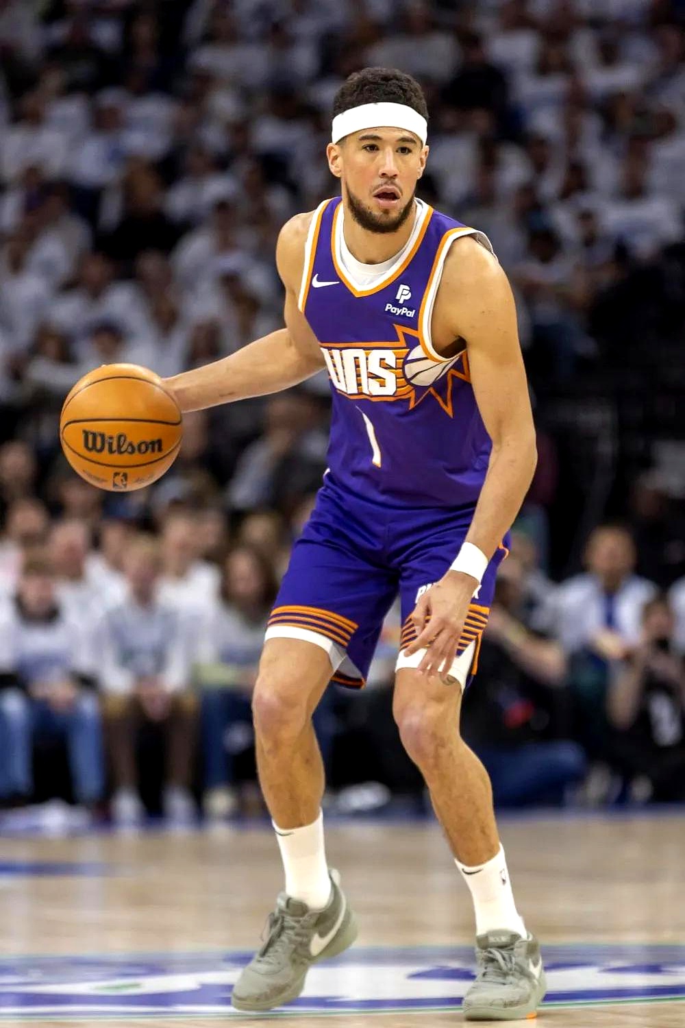 米尔沃基雄鹿在主场力克太阳队