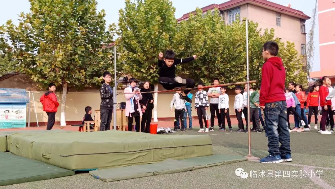 队员兢兢业业，豪取胜利向前行