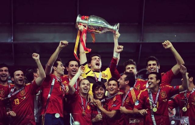 世俱杯赛程-法国队惨败淘汰，德国队与捷克队争夺欧洲杯冠军的简单介绍