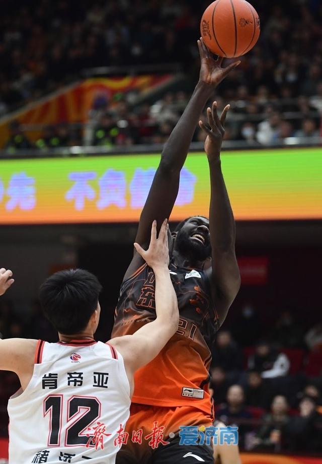 世俱杯冠军-关于江苏男篮主帅神秘失踪，球队备战陷入波折的信息