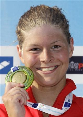 法国游泳队勇夺自由泳接力桂冠