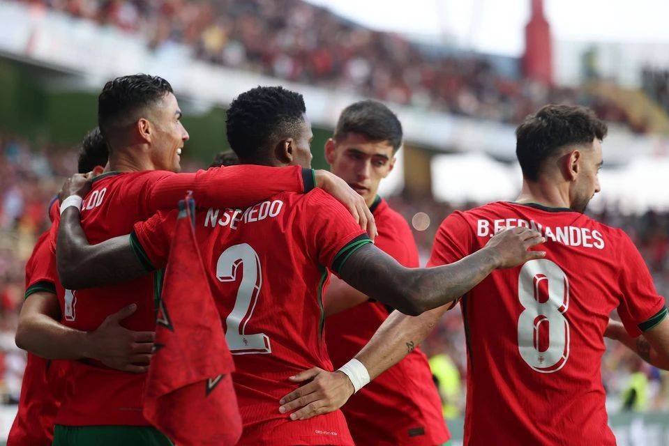 世俱杯分组-克罗托内主帅高兴，球队晋级再赛