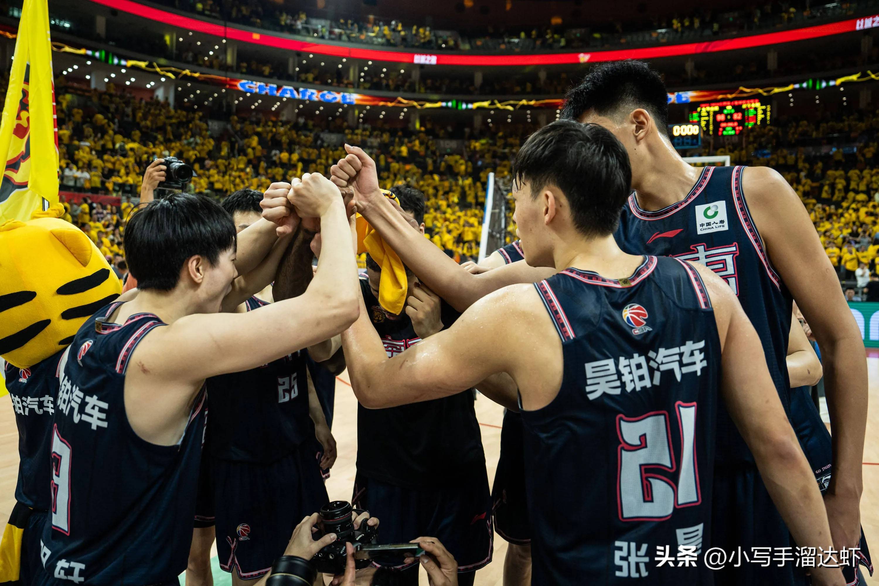 世俱杯官网-篮球比赛中球队获得连续胜利