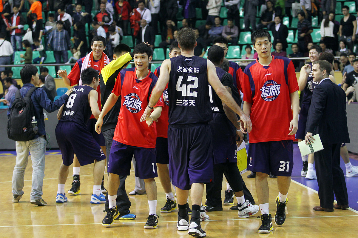 篮球比赛中球队获得连续胜利