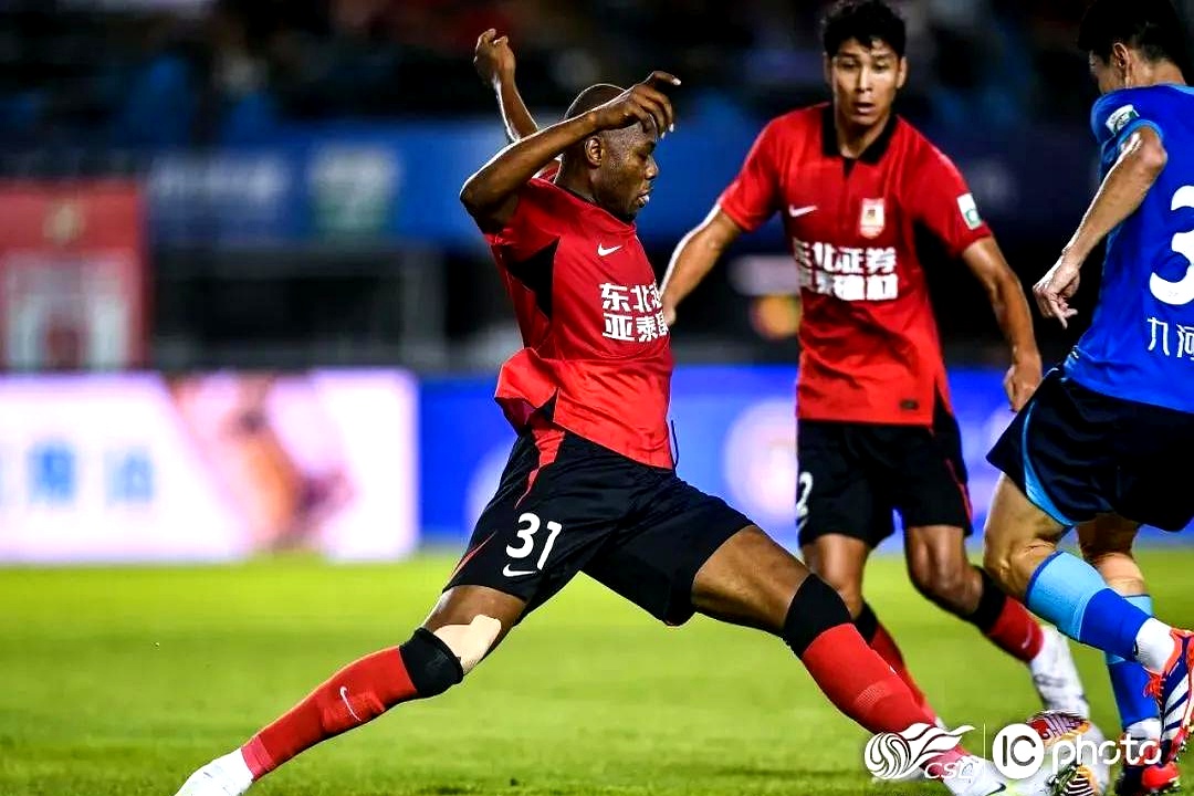 包含广东华南虎客场战平长春亚泰，表现稳定的词条