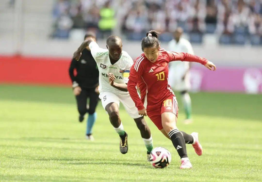 中国女足代表团在国际比赛中斩获冠军