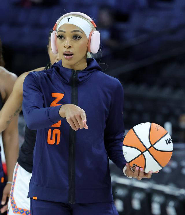 火箭背靠背战胜太阳，罗素斯开花