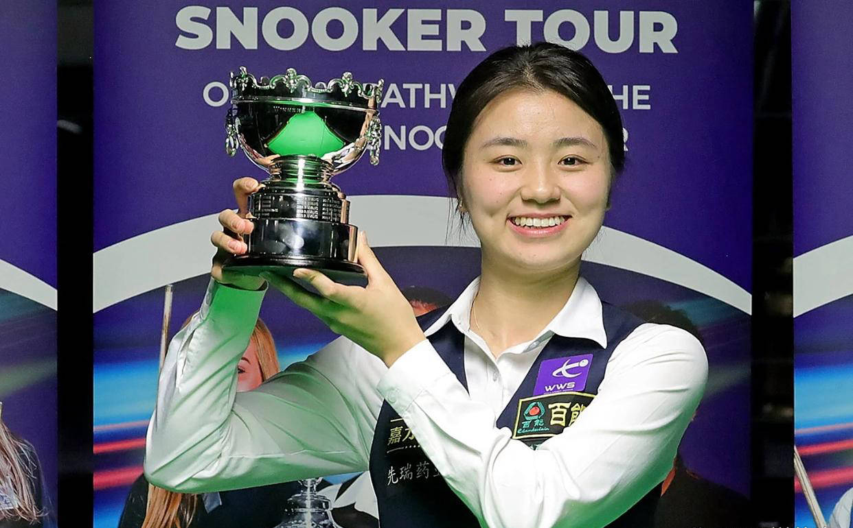 世俱杯官网-泰国选手获得女子铅球比赛银牌，露出笑容