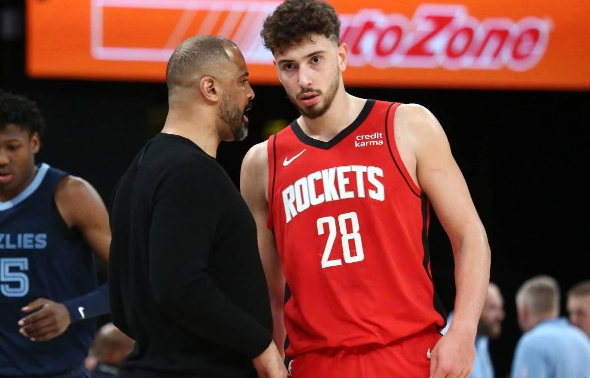 世俱杯冠军-火箭球队进入紧张备战模式，士气高昂备战下一场