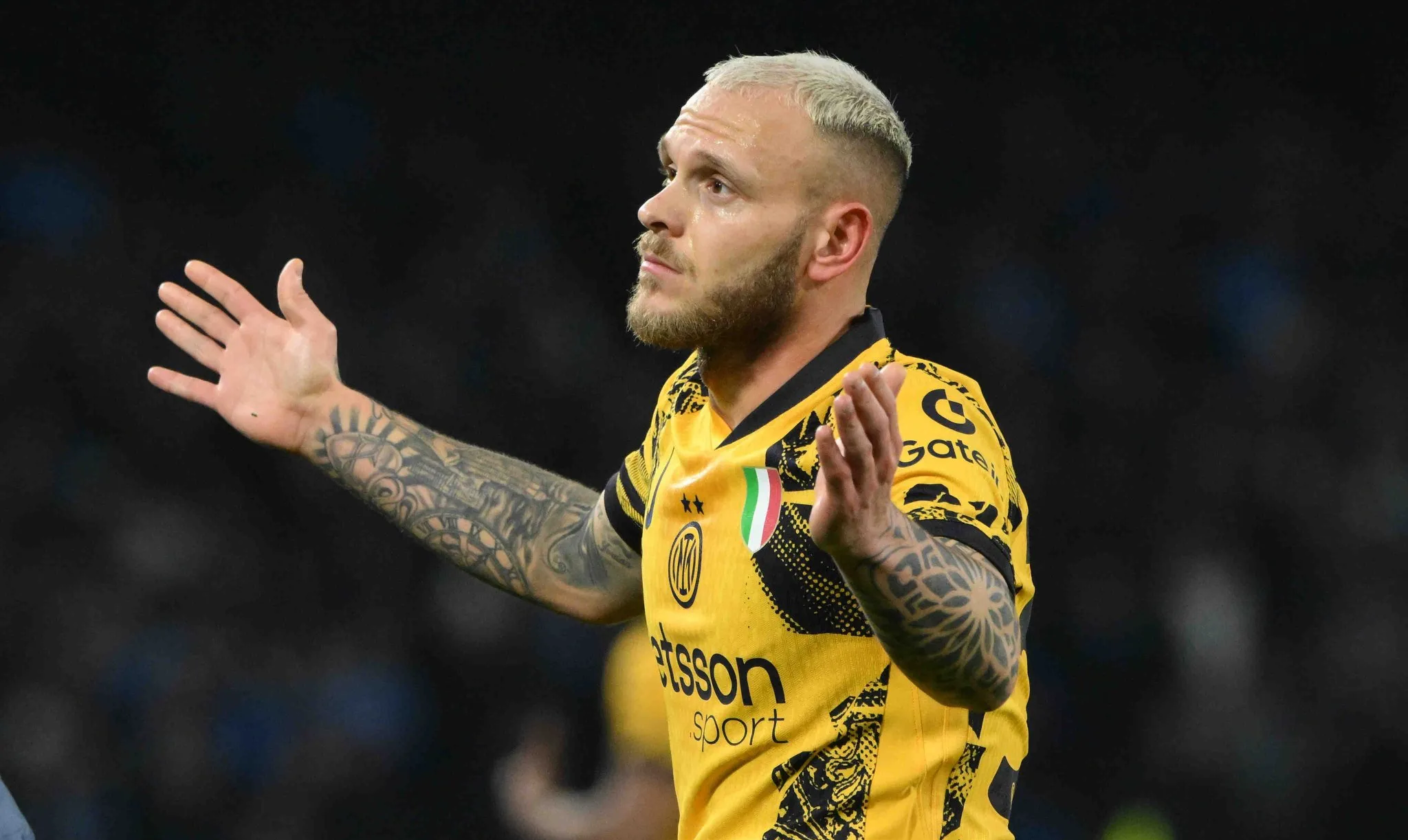 包含亚特兰大主场惨败，陷入降级区的词条