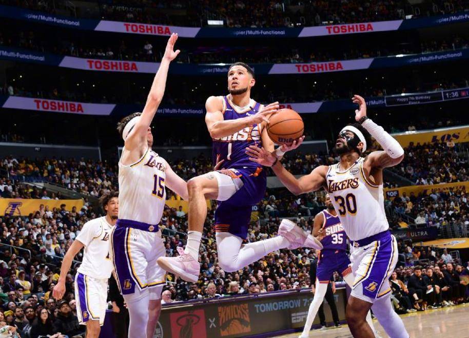 太阳击败黄蜂，布克助攻助球队逆转！的简单介绍