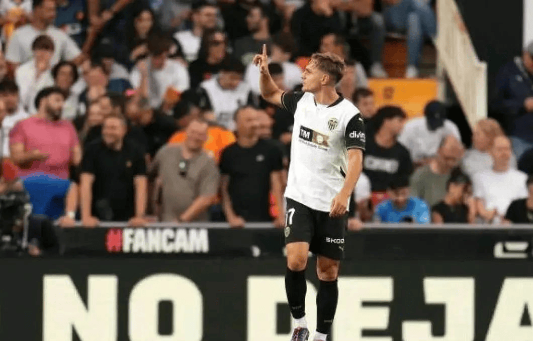 包含阿尔梅里亚客场负于巴拉多利德，保持不败的词条