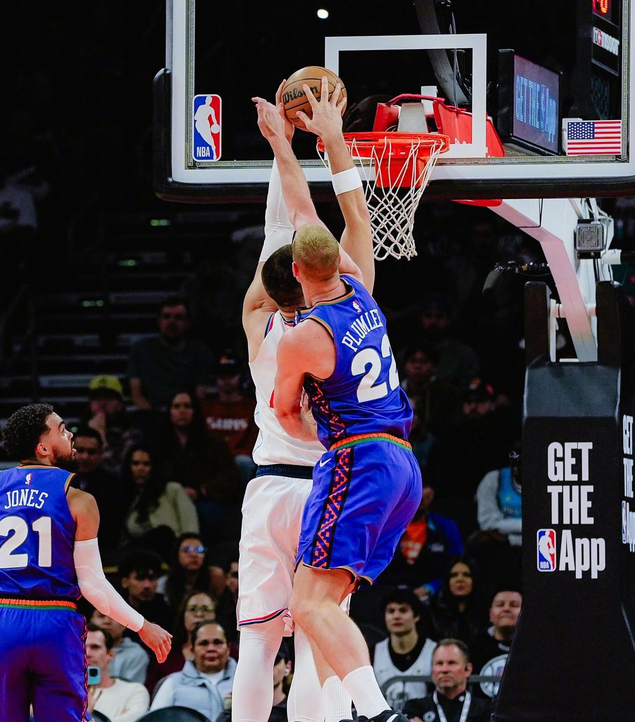 快船主场大胜热火，莱昂纳德砍下30分