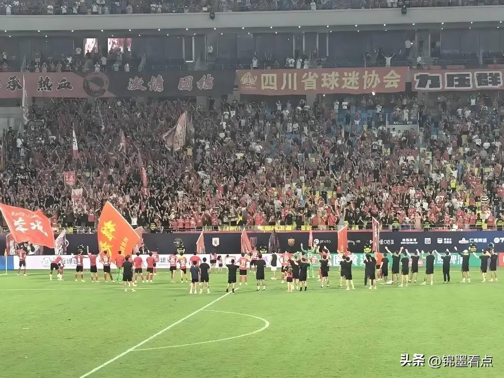 世俱杯时间-双方球队在场上展开激烈角逐