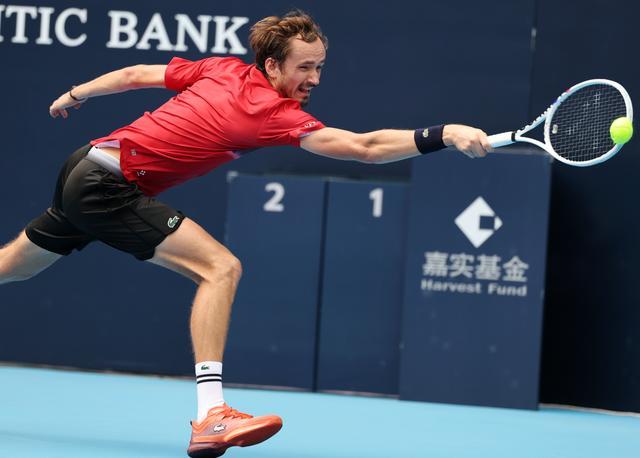 英国网球队翻盘日本网球队，梅德韦杰夫关键制胜的简单介绍