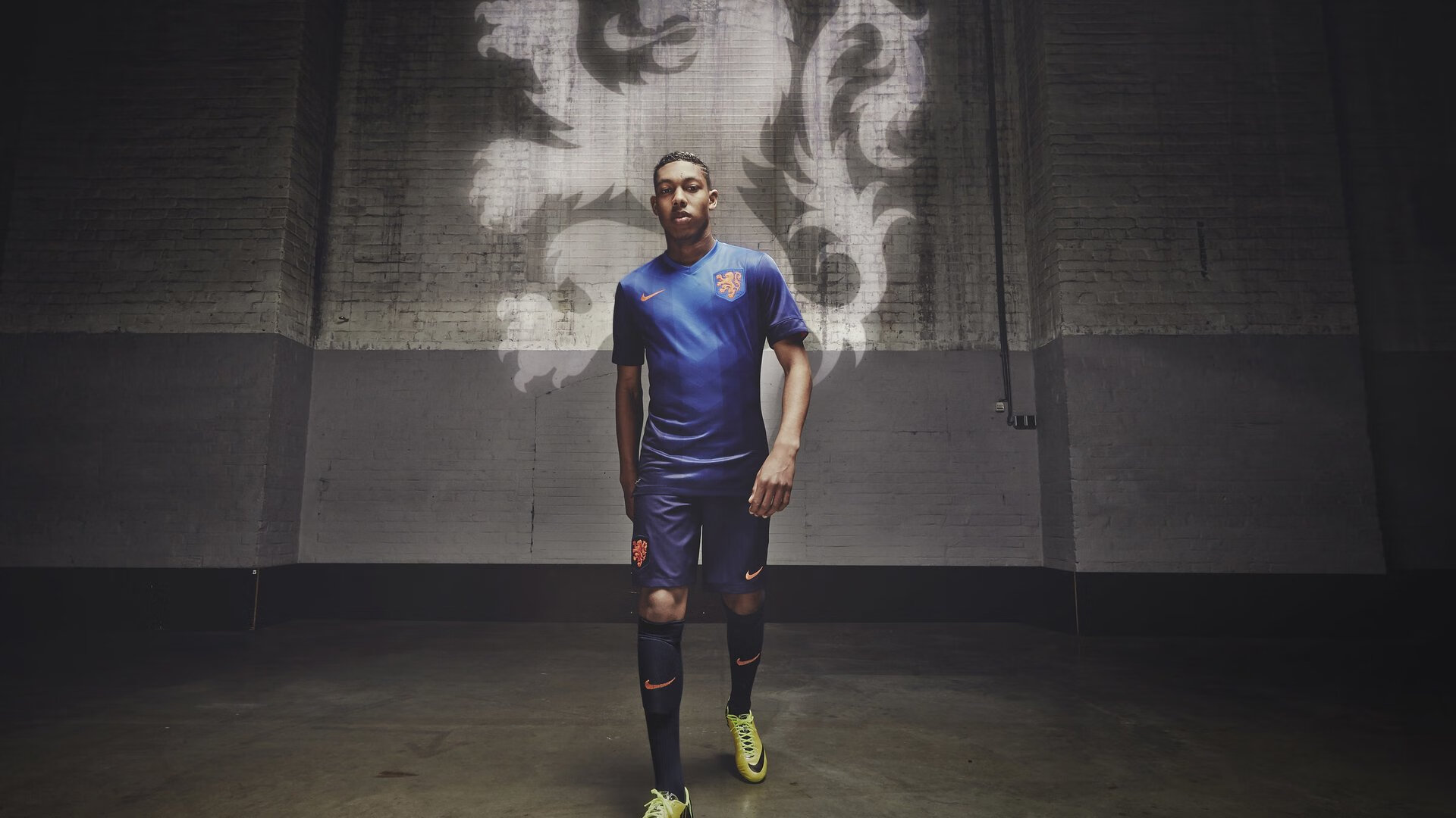 世俱杯赛程-鹰起暗夜，银线织胜局—迪马利亚只手掌控年度焦点之战