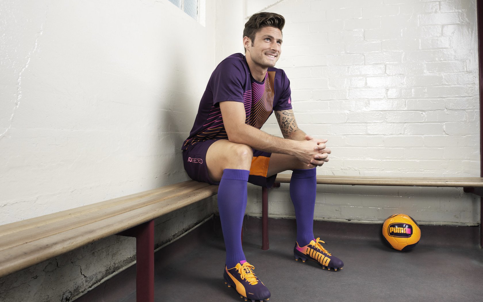 世俱杯赛程-卡拉斯科爆发点燃安联，拜仁单节三球闪电战撕裂那不勒斯